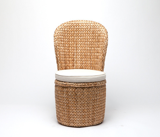 NURIA DINING Main Image